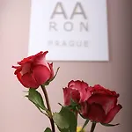 アーロン