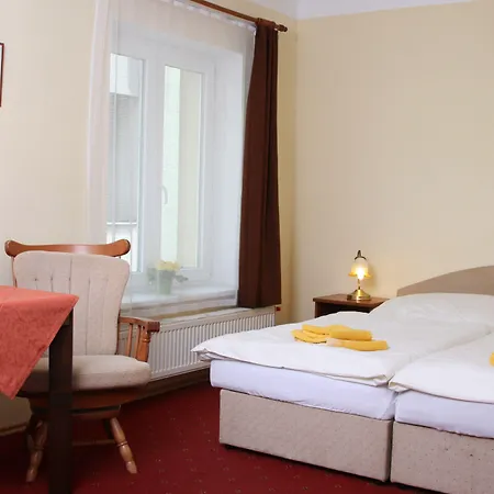 Aaron 3* Praag