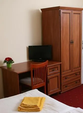 Aaron 3* Prague
